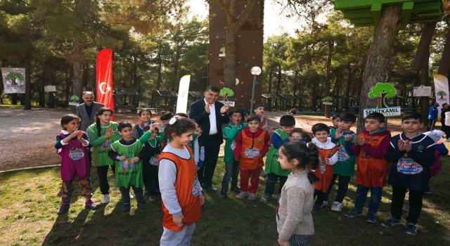 Fadıloğlu, yetim çocuk ve annelerini misafir etti