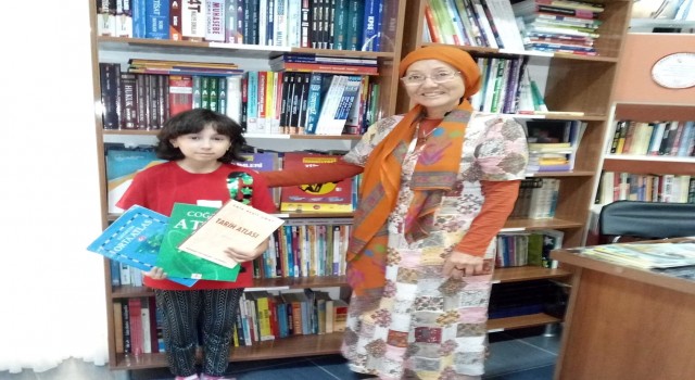 Fatih Mahallesinde öğrenciler her ay 100 kitap okunuyor