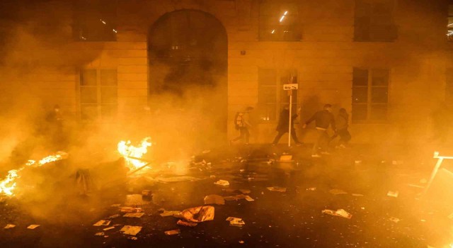 Fransada emeklilik reformu protestolarında 310 gözaltı