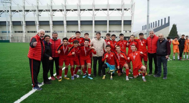 Futbolun şampiyonu Manisa Spor Lisesi