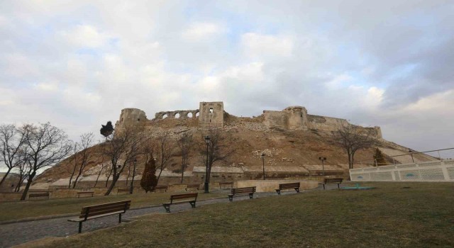 Gaziantepte depremde hasar alan tarihi yapılar için bilim kurulu toplandı