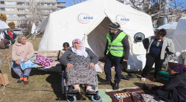Gaziantepte engelli depremzedelere medikal malzeme desteği