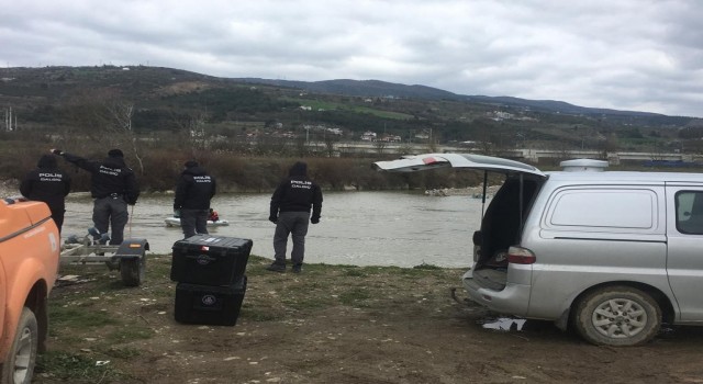 Geçtiğimiz ay kaybolmuştu, Sakarya Nehrinde aranıyor