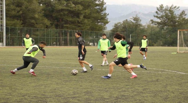 Genç horozlar, Manisayı puansız göndermek istiyor