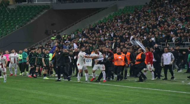 Gergin geçen Sakaryaspor - Samsunspor maçı PFDKya sevk edildi