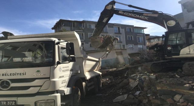 Giresun Belediyesi deprem bölgesinde çalışmalarını sürdürüyor