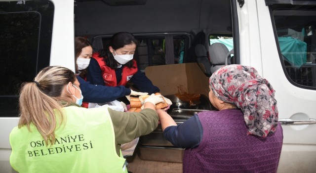 Güney Koreli gönüllüler destek için deprem bölgesi Osmaniyede