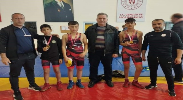 Güreşte Manisayı Sarıgöl Mustafa Metin İmam Hatip Ortaokulu temsil edecek