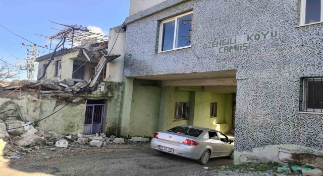 Hatayda arazi yetersizliği camiyi Karadeniz usulü büyüttü