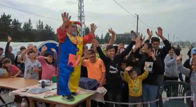 Hatayda depremzede çocuklar animasyon gösterileri ile moral buldu