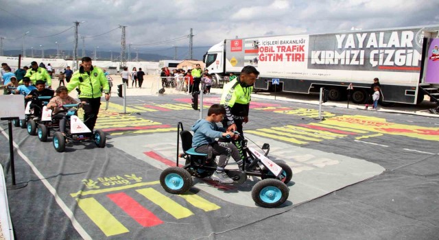 Hatayda depremzede çocuklar hem eğlendi hem öğrendi