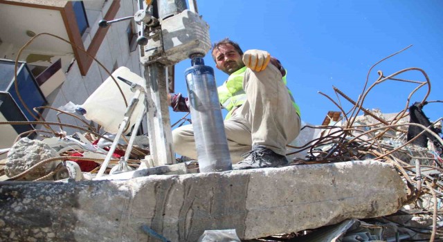 Hatayda enkaz kaldırma ve karot alma işlemleri devam ediyor