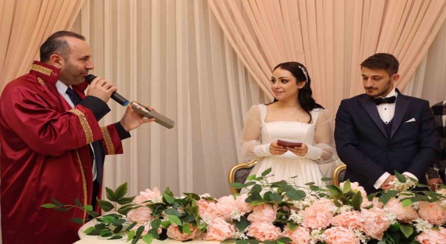 Hataylı depremzede çifte Yalovada buruk nikah töreni