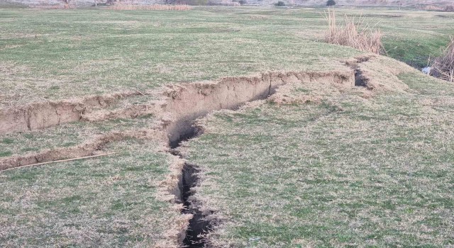 Hemite Kalesinin Eteğindeki Fay Kırıkları Dehşetin Boyutunu Gösteriyor