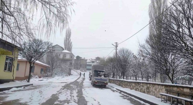 Hisarcık Karbasan köyünde kar kalınlığı 10 santimetreyi aştı