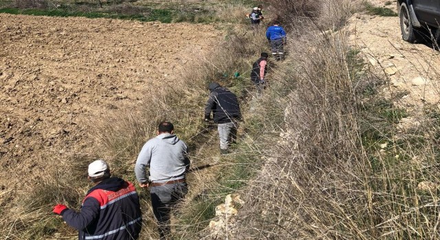 Hisarcıkta sulama kanalı temizliği