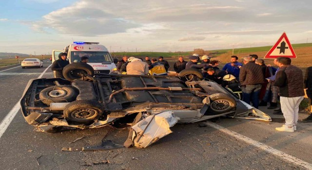 Hurdaya dönen aracın altından sağ çıktı