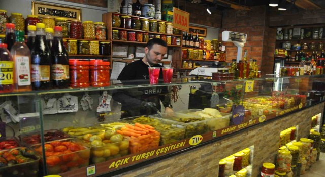 İftarlık turşulara vatandaştan yoğun ilgi