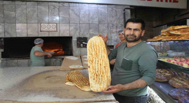 Iğdırda fırınlarda Ramazan pidesi mesaisi
