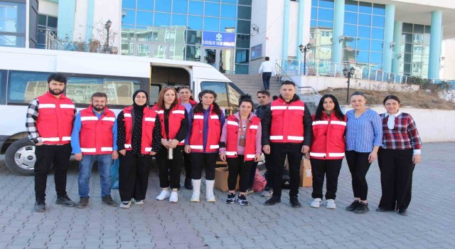 Iğdırdan deprem bölgesine usta öğreticiler çocukları eğlendirmek için gitti