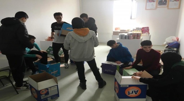 İhtiyaç sahibi 16 aileye yardım kolisi dağıttılar