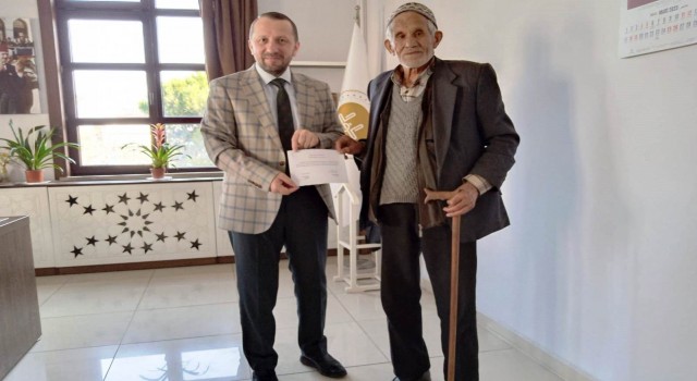 İhtiyaçları için biriktirdiği 20 bin TLyi depremzedelere bağışladı