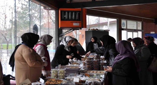 İlim Hikmet Vakfı, depremzedeleri Hayır Çarşısında ağırladı