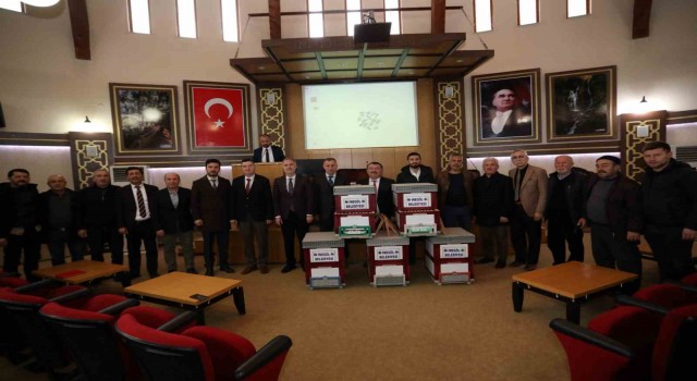 İnegöl Belediyesinde 50 üreticiye 250 arı kovanı