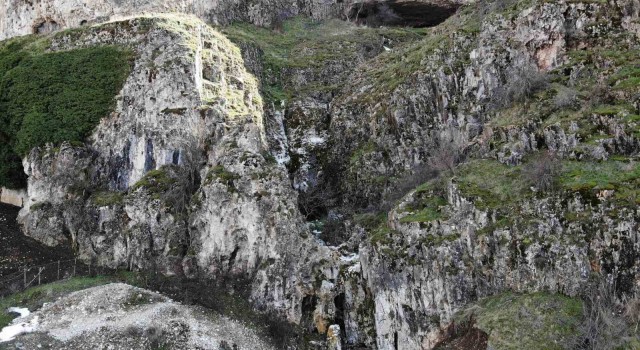 İnönü fayı üzerinde bulunan doğa harikasının emsalleri Alplerde ve İsviçrede görülebiliyor