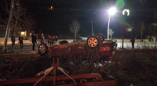 İpsalada iki otomobil kafa kafaya çarpıştı: 1i ağır 3 yaralı