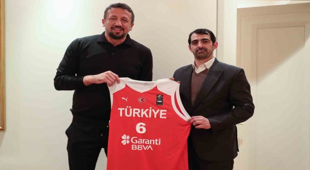 İran Basketbol Federasyonu Başkanı Daveriden, TBF Başkanı Türkoğluna ziyaret