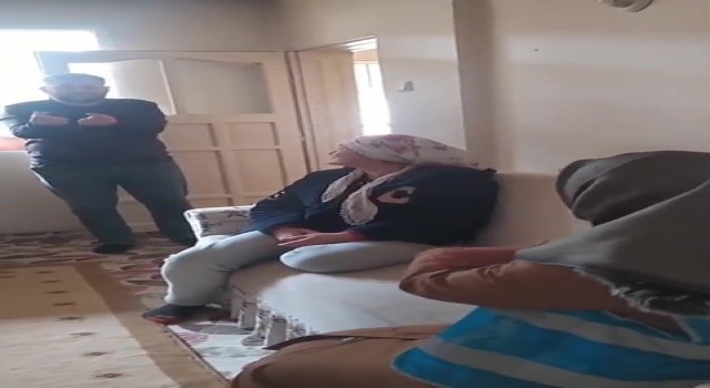 İşitme engelli depremzedelerin sesi oldu