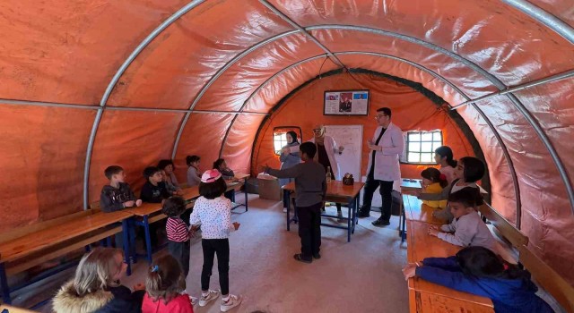 İskenderunda depremzede çocuklar için bilim atölyesi kuruldu