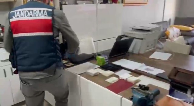 İstanbulda Jandarmadan sahte evrak operasyonu