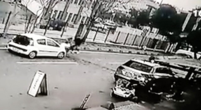İstanbulda silahlı laf atma kavgası kamerada: Dizinden vurulan genç ölümden saniyelerle kurtuldu