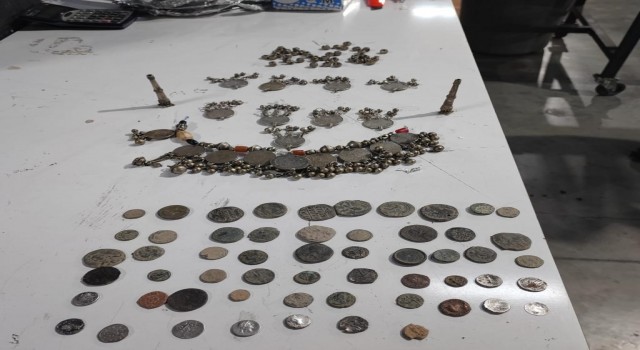 İstanbulda tarihi eser kaçakçılarına operasyon: 5 gözaltı