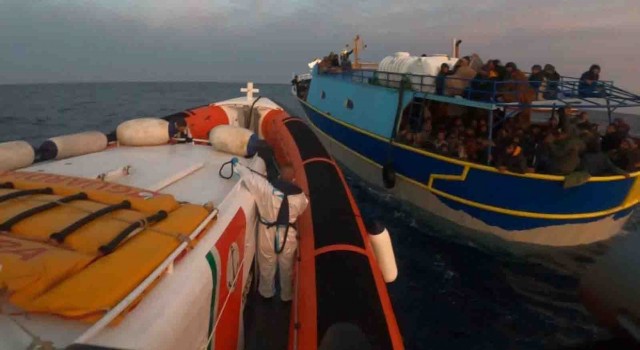 İtalyada göçmen operasyonu: 745 göçmen kurtarıldı