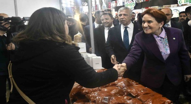 İYİ Parti lideri Akşener ve ABB Başkanı Yavaştan depremzedeler için düzenlenen fuara ziyaret