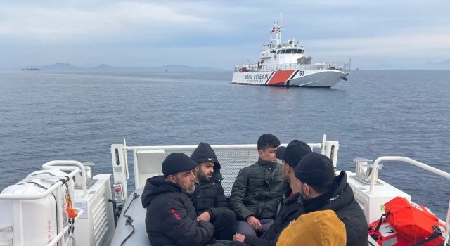 İzmirde 54 göçmen kurtarıldı