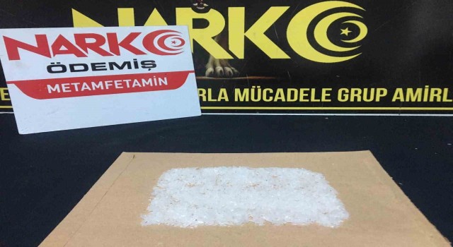 İzmirde polisten metamfetamin operasyonu: 2 gözaltı