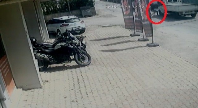 İzmirde silahlı saldırı güvenlik kamerasında