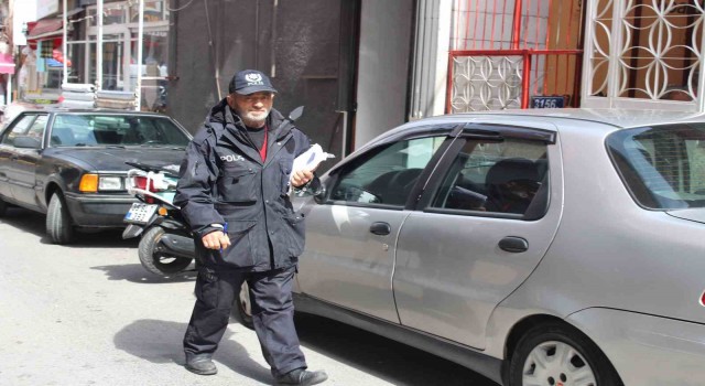 İzmirin gönüllü polisi Sinan Amca
