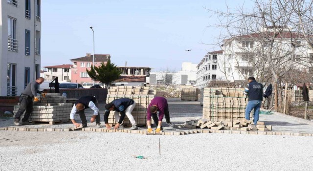 İznikte kilitli parke taşı çalışmaları devam ediyor