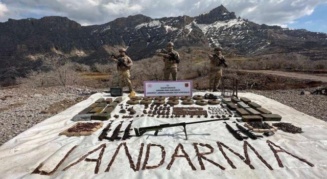 Jandarma, Cudi Dağında çok sayıda mühimmat, el bombası ve patlayıcı ele geçirdi