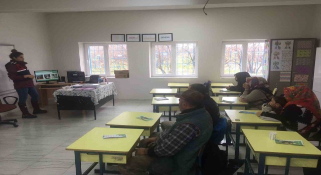 Jandarma öğrenci velilerine ‘uyuşturucu eğitimi verdi