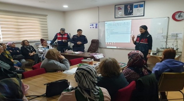Jandarma şiddete yönelik kadınları bilgilendirdi