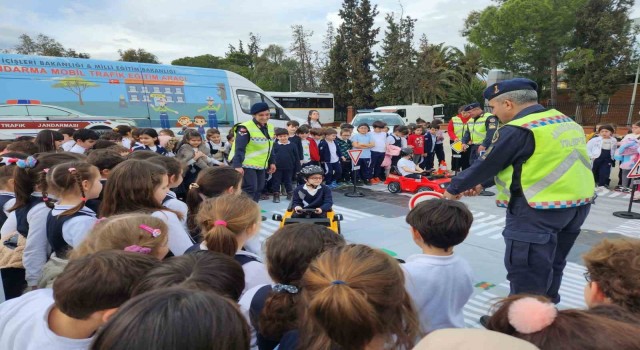 Jandarmadan öğrencilere trafik eğitimi