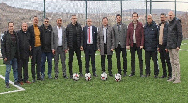 Kabakcı ve Önal, Pınarbaşı Stadını inceledi
