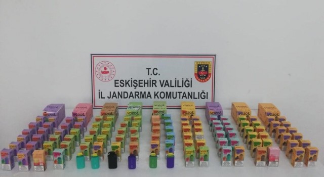 Kaçak elektronik sigara satıcısı jandarmaya yakalandı