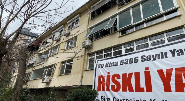 Kadıköyde bina sakinlerinin müteahhit kararsızlığı